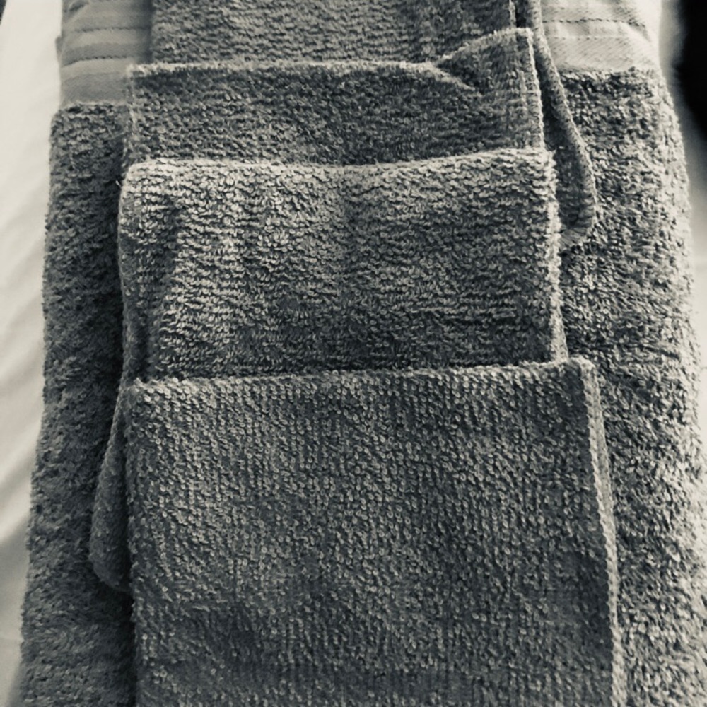 2 BATH TOWELS AND WASHCLOTHS SET